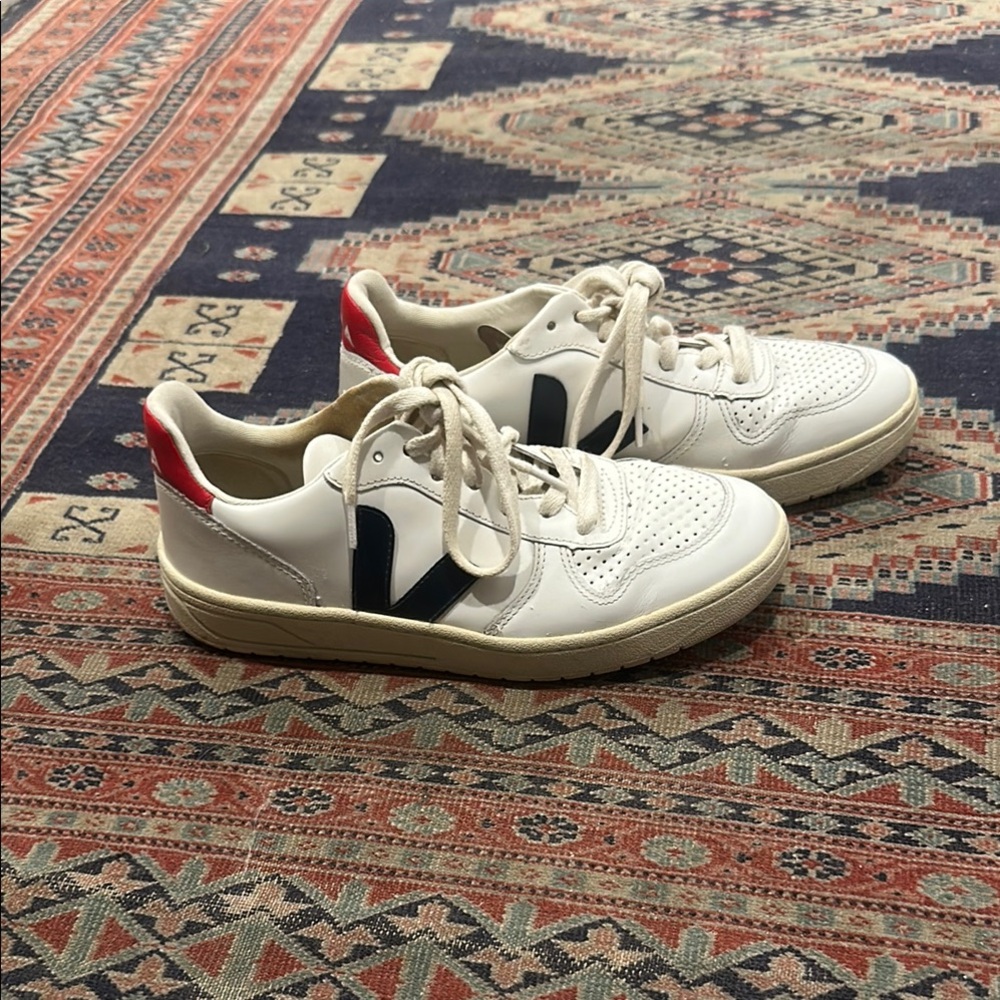 Veja Men's White and Black Sneakers